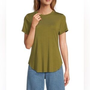Every Women’s Scoop Hem Olive‎ Green Basic Tee size XS